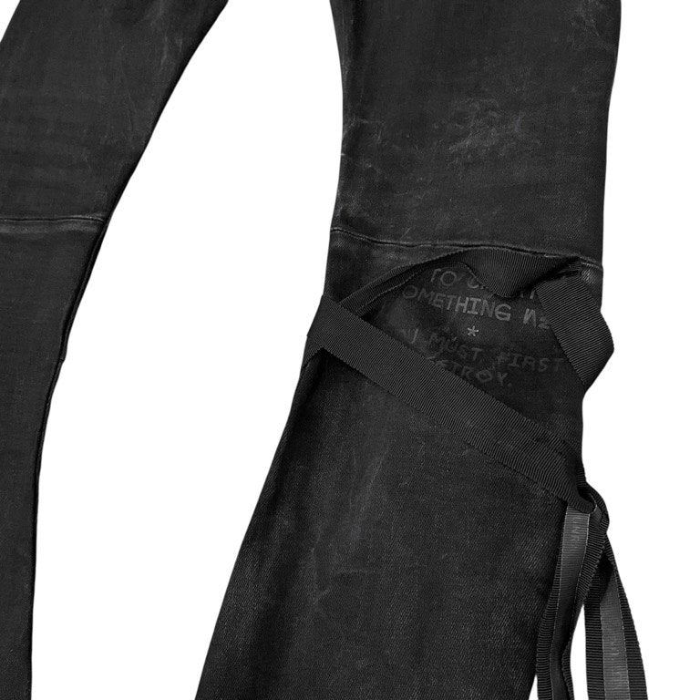 UNRAVEL PROJECT 1st collection ストレッチブラックデニムメッセージプリントデストロイボンテージパンツ ボトムス 立体裁断 バナナシルエット アンラベルプロジェクト メンズ