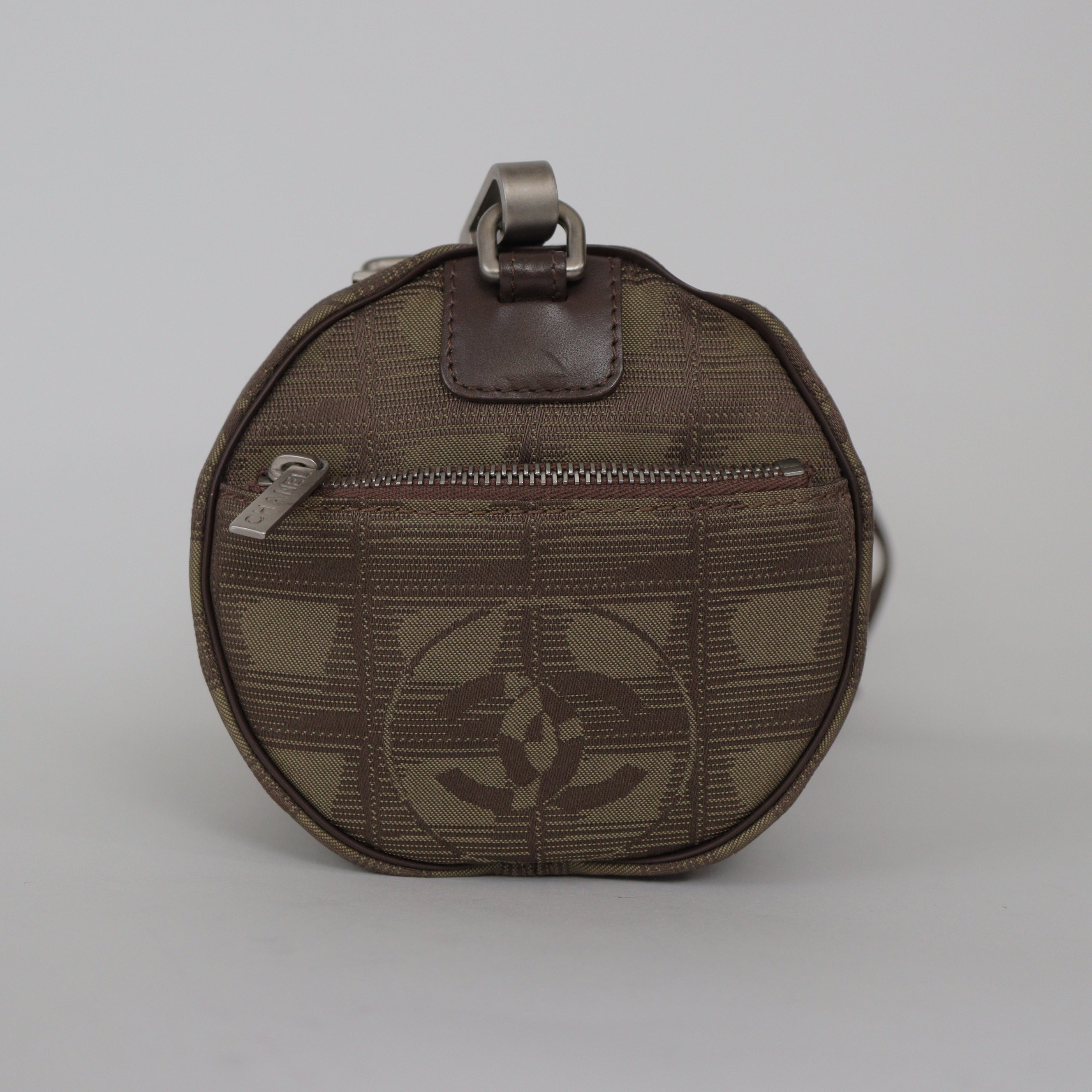 CHANEL ニュートラベルライン 筒型ショルダーバッグ