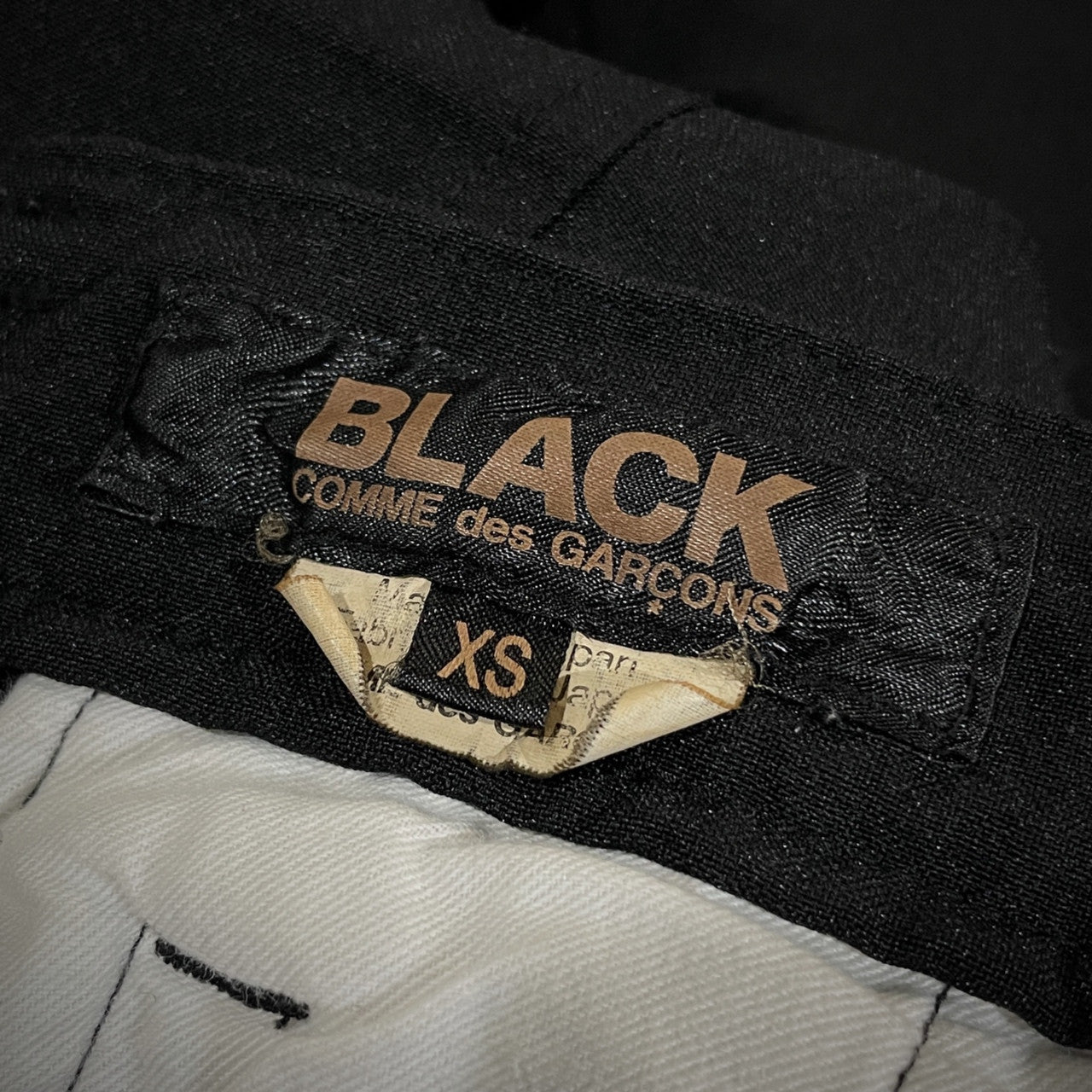 BLACK COMME des GARCONS ポリエステル特殊加工クロップドサルエルパンツ ボトムス 縮絨 ブラック コムデギャルソン メンズ レディース ユニセックス