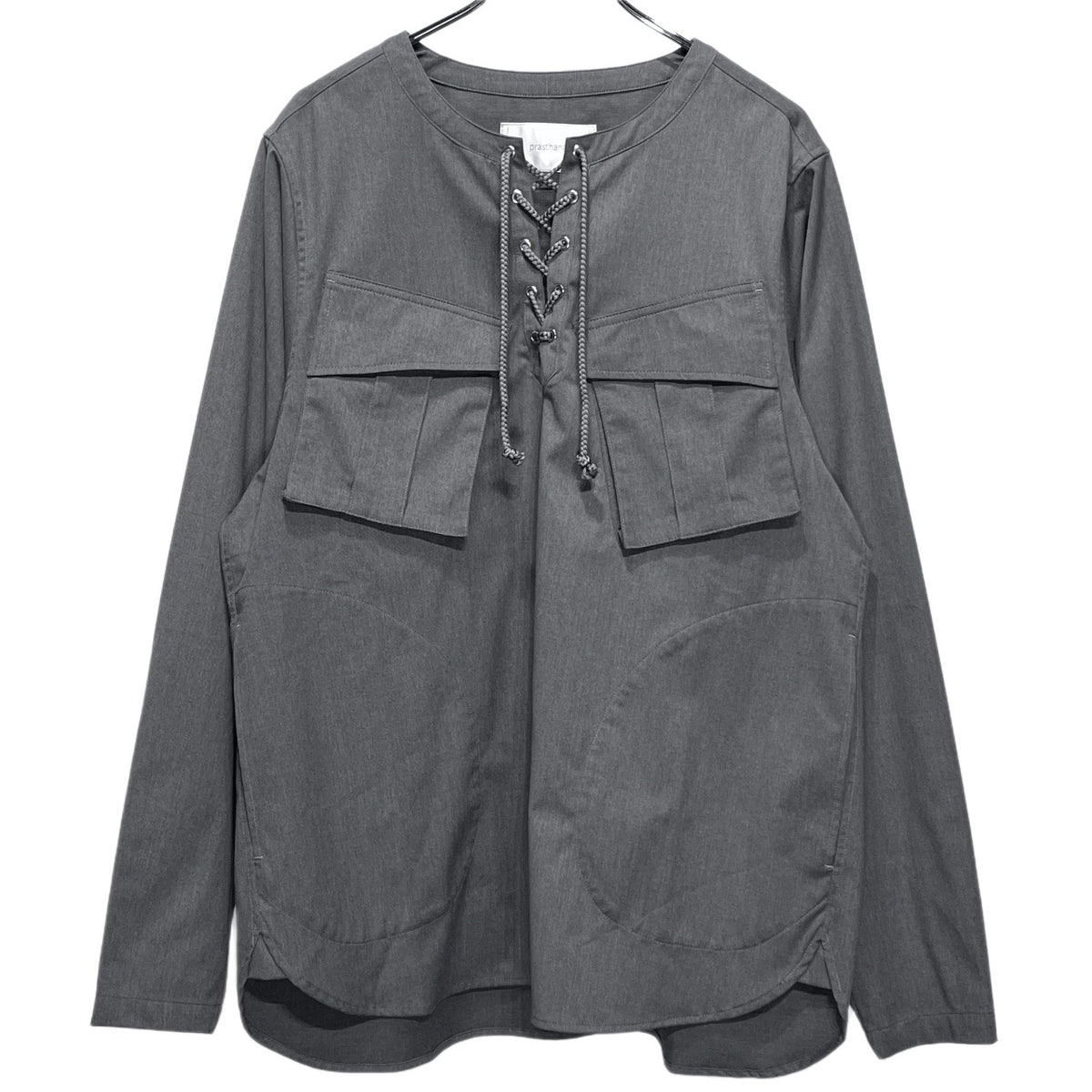 prasthana Lace-up fatigue shirt レースアップファティーグシャツ ポリエステルレーヨンギャバジンノーカラープルオーバーブラウス トップス プラスターナ メンズ