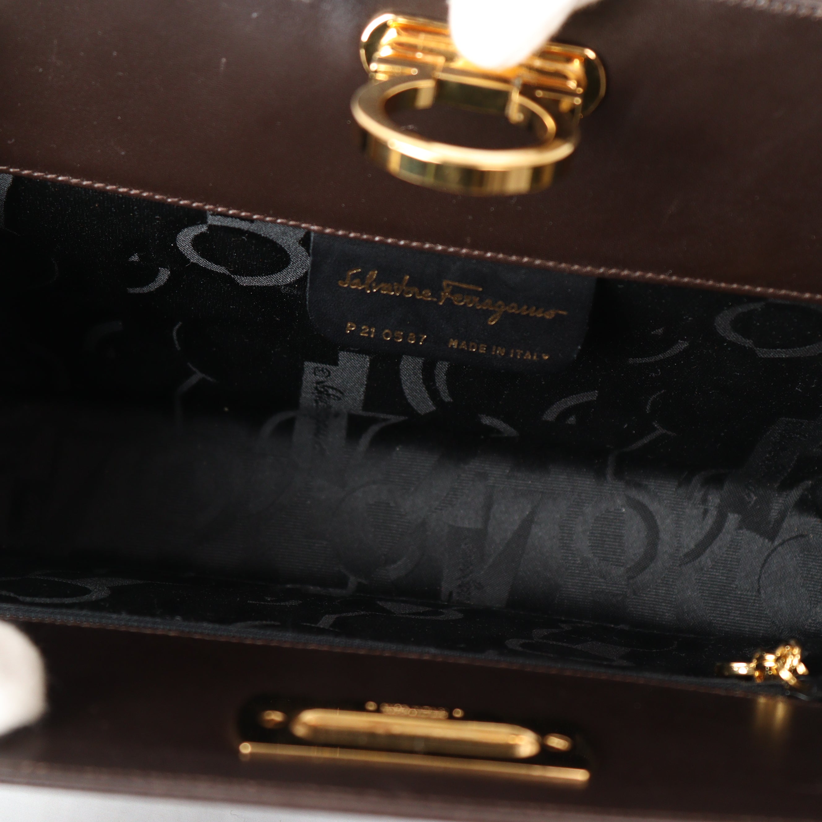 Salvatore Ferragamo ガンチーニ チェーンショルダーバッグ