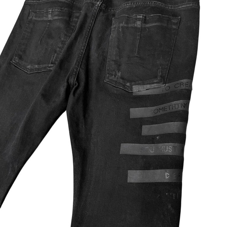UNRAVEL PROJECT 1st collection ストレッチブラックデニムメッセージプリントデストロイボンテージパンツ ボトムス 立体裁断 バナナシルエット アンラベルプロジェクト メンズ