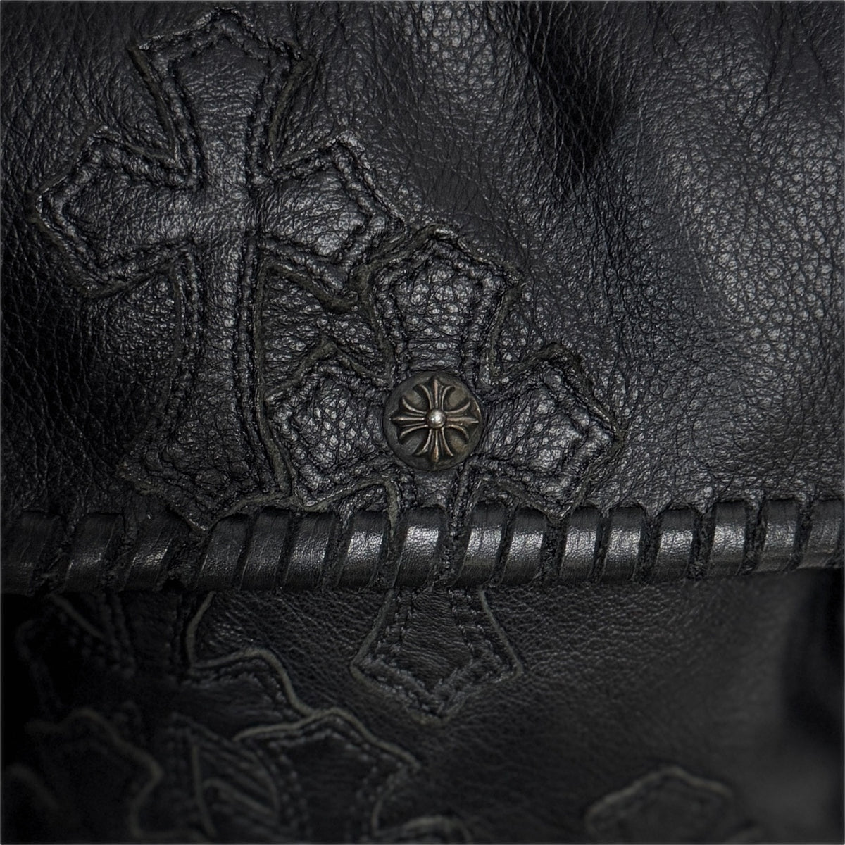 CHROME HEARTS FLAT HIPPIE BLK フラットヒッピーバッグ オールレザーセメタリークロスパッチフリンジショルダーバッグ クロスボール スクロールラベル レザーブレード ボロチップ クロムハーツ メンズ レディース ユニセックス