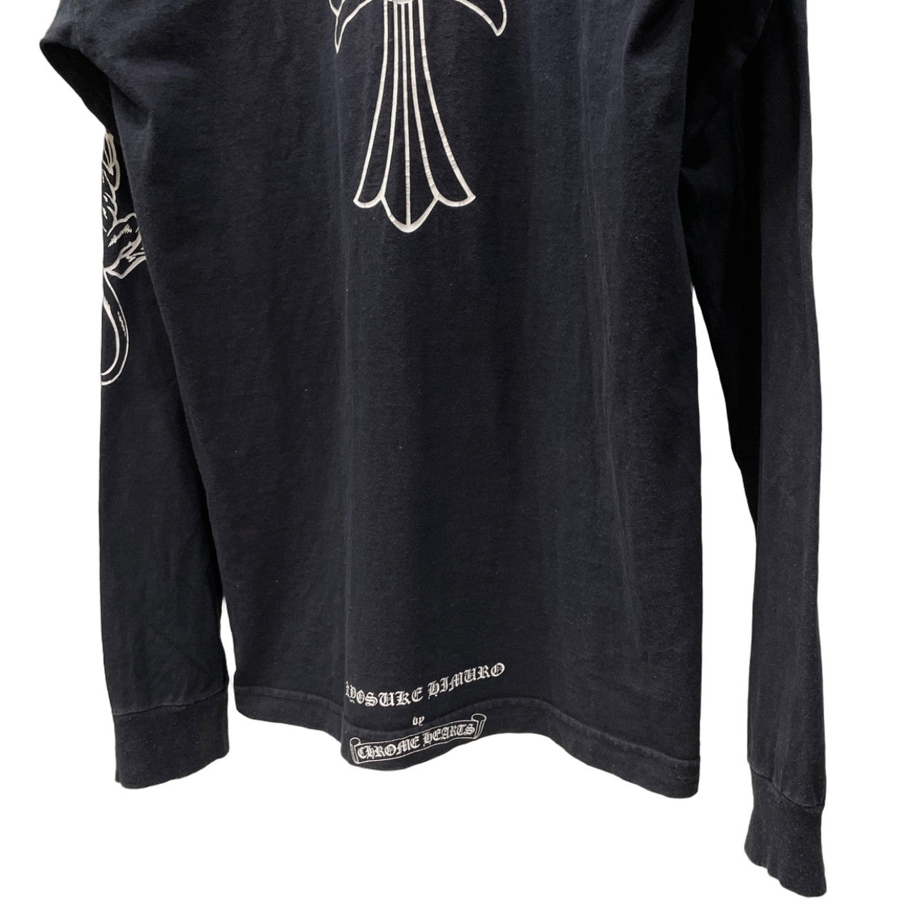 CHROME HEARTS × KYOSUKE HIMURO SOUL STANDING BY タイガー&CHクロス&スクロールラベルプリントロングスリーブTシャツ カットソー Tee T-shirt ロゴ 長袖 トップス クロムハーツ 氷室京介 メンズ レディース ユニセックス