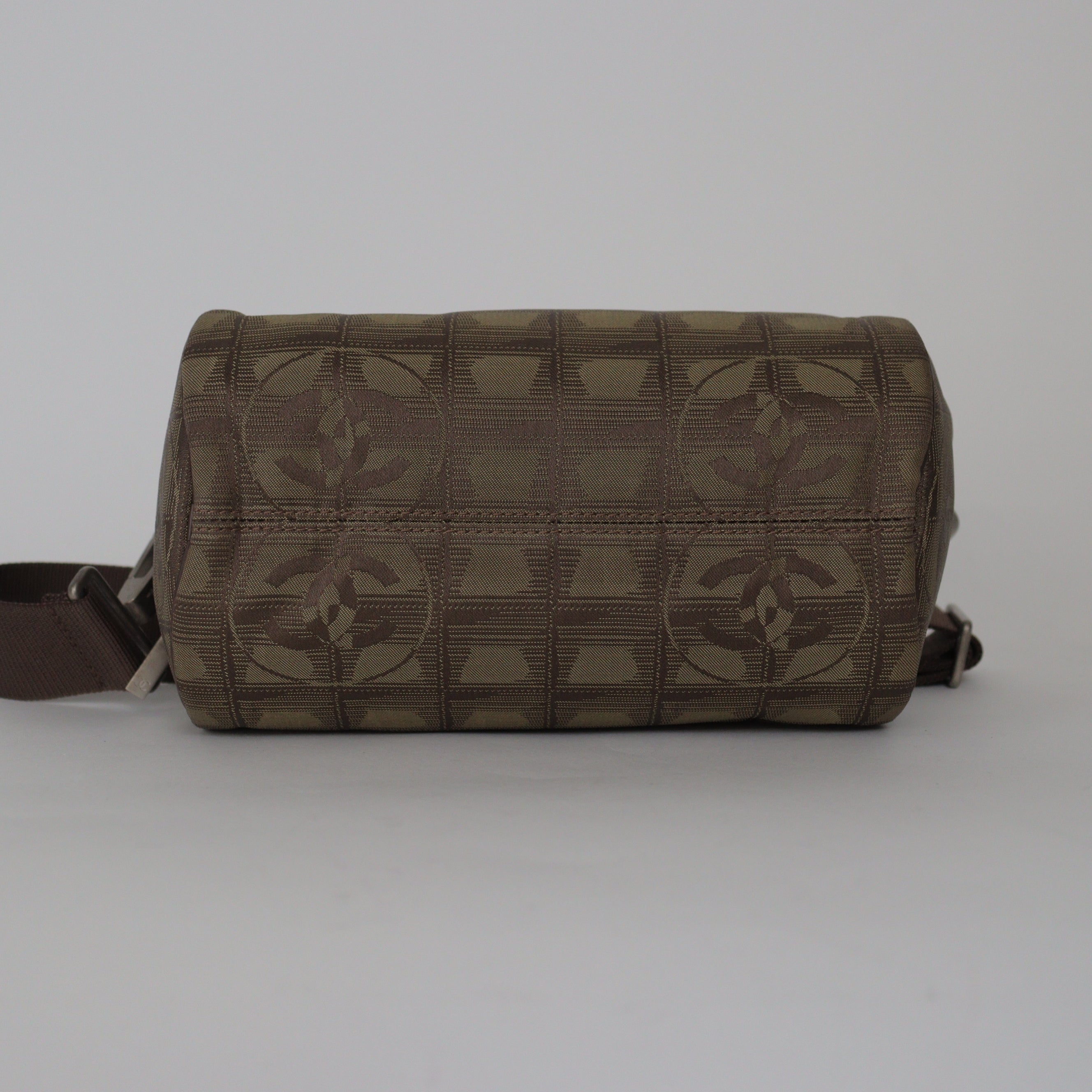 CHANEL ニュートラベルライン 筒型ショルダーバッグ