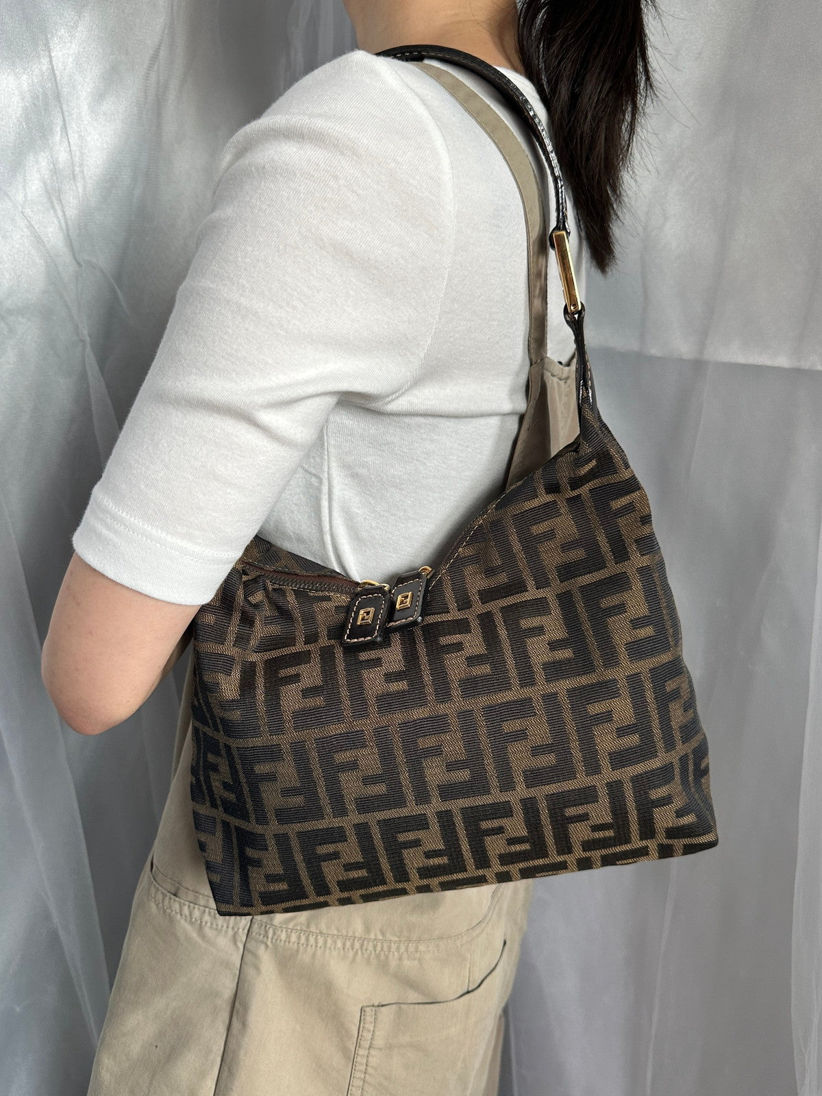 NEXT51｜｜FENDI V字ファスナーショルダーバッグ ズッカ柄
