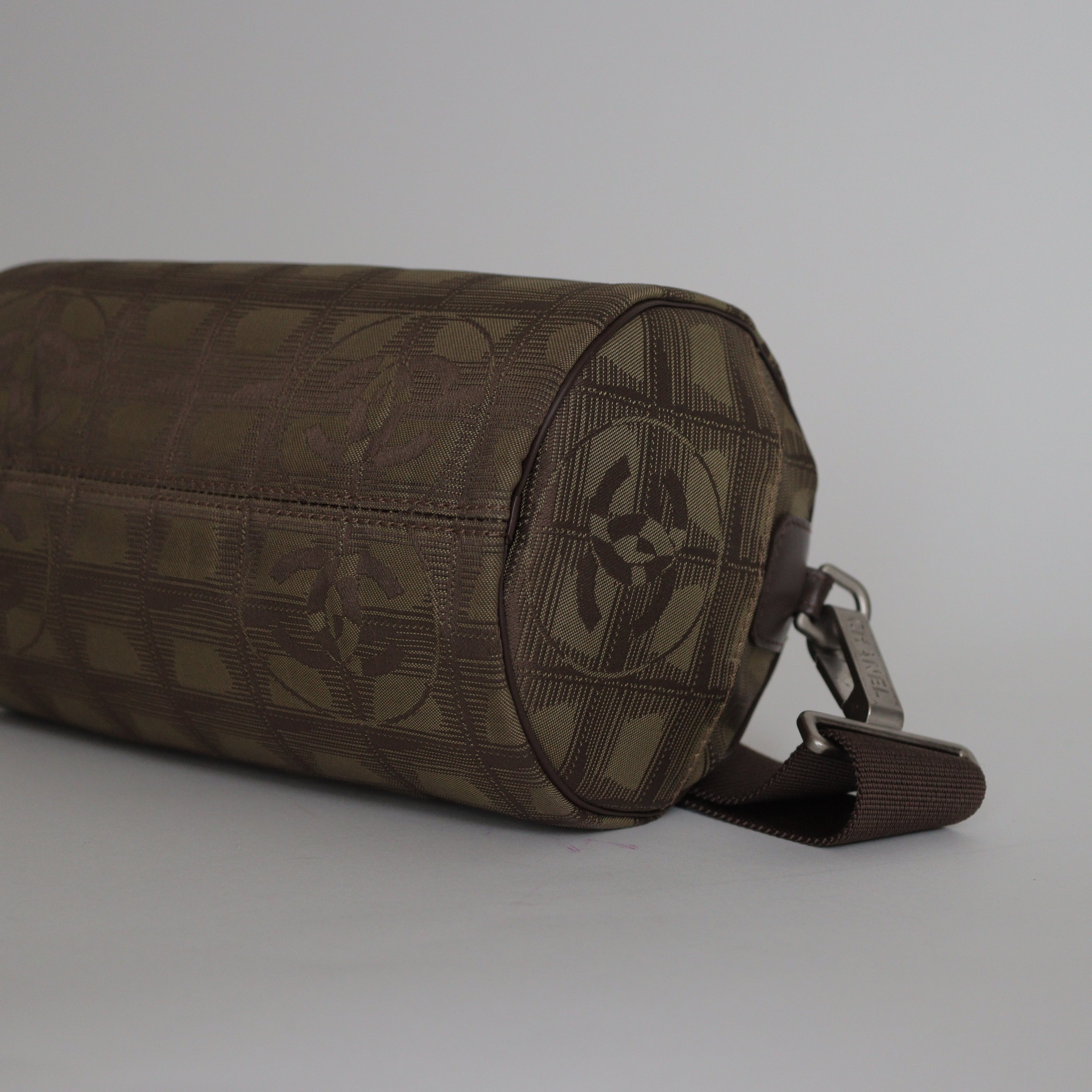 CHANEL ニュートラベルライン 筒型ショルダーバッグ