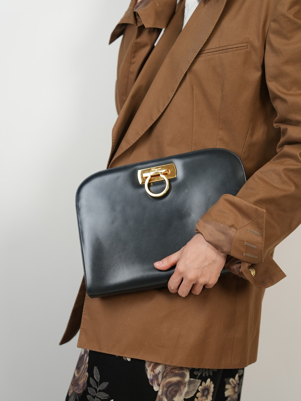 Salvatore Ferragamo チェーンショルダーバッグ 21-0587 ガンチーニ