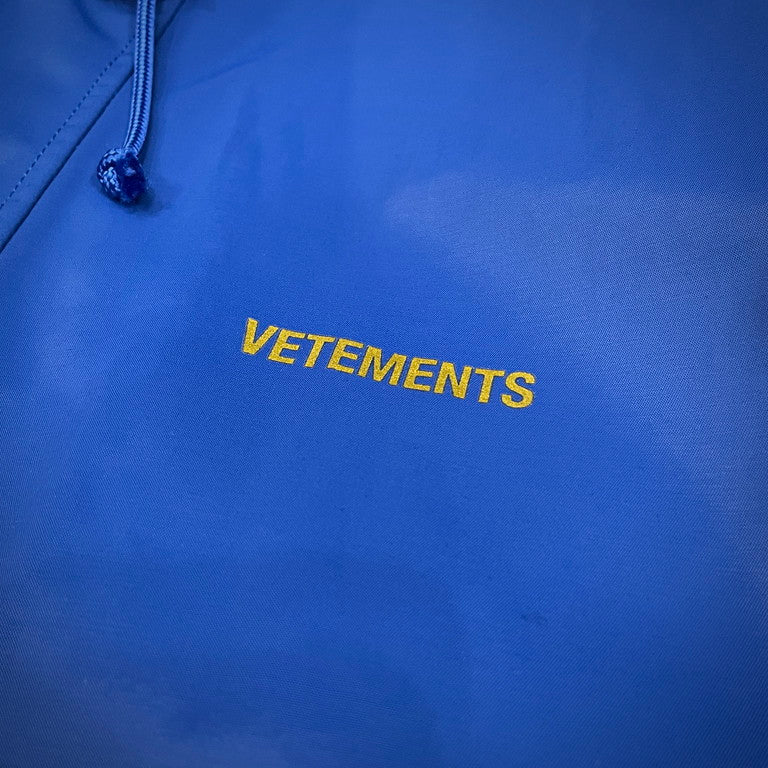 VETEMENTS 18AW Oversized hooded raincoat