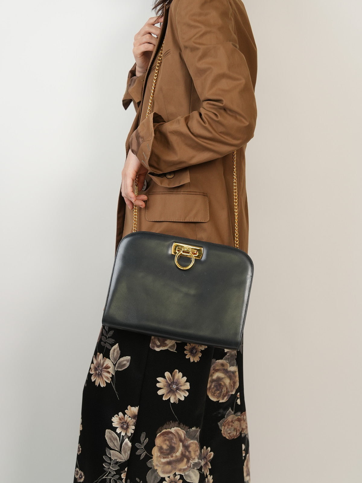 NEXT51｜CHER｜Salvatore Ferragamo チェーンショルダーバッグ 21-0587 