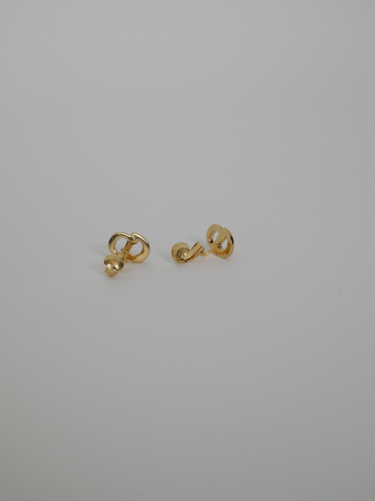 Christian Dior ロゴ イヤリング