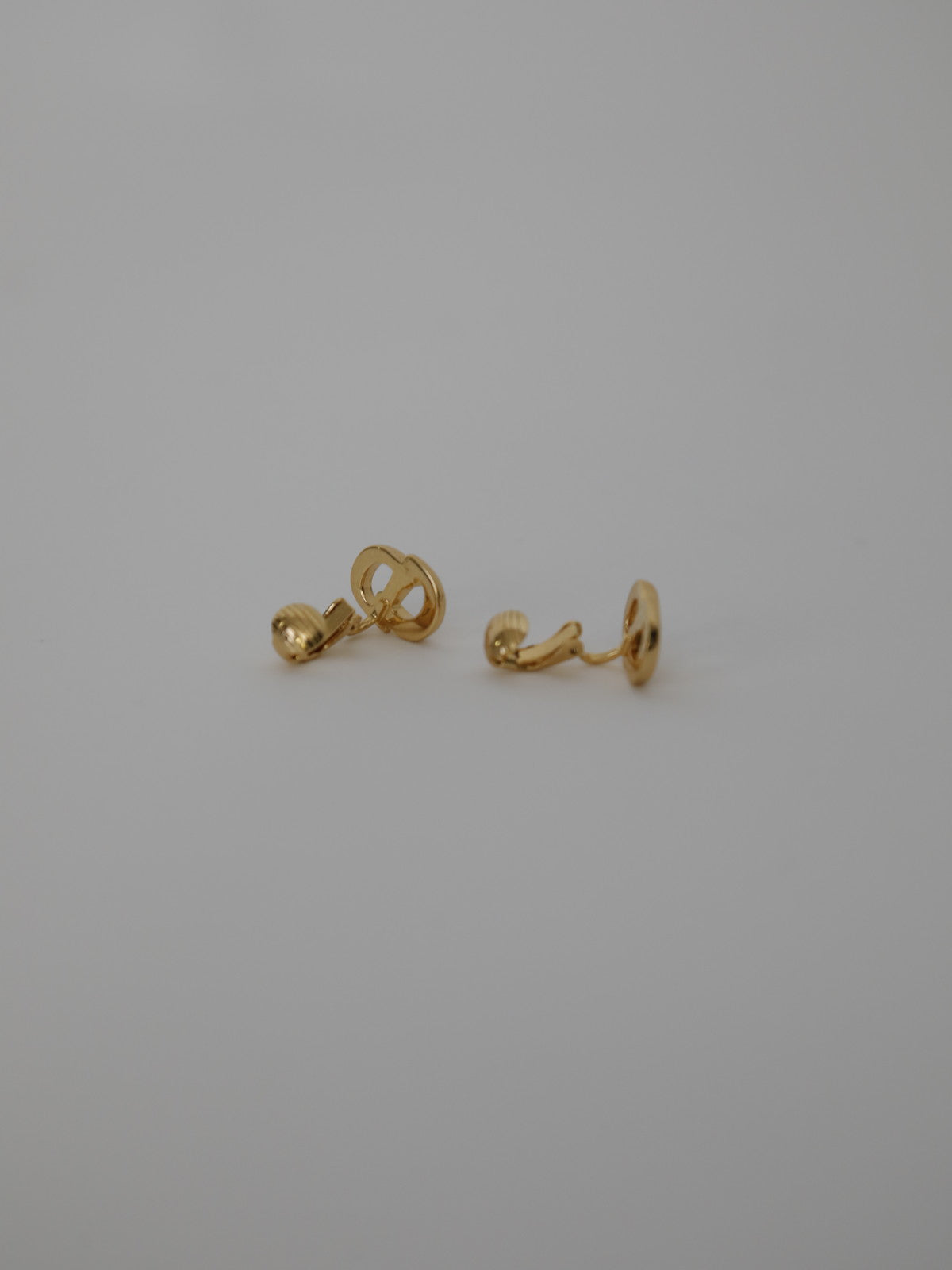 Christian Dior ロゴ イヤリング