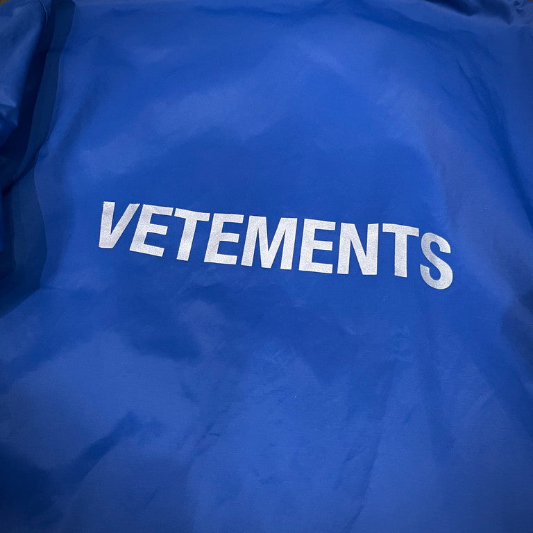 VETEMENTS 18AW Oversized hooded raincoat