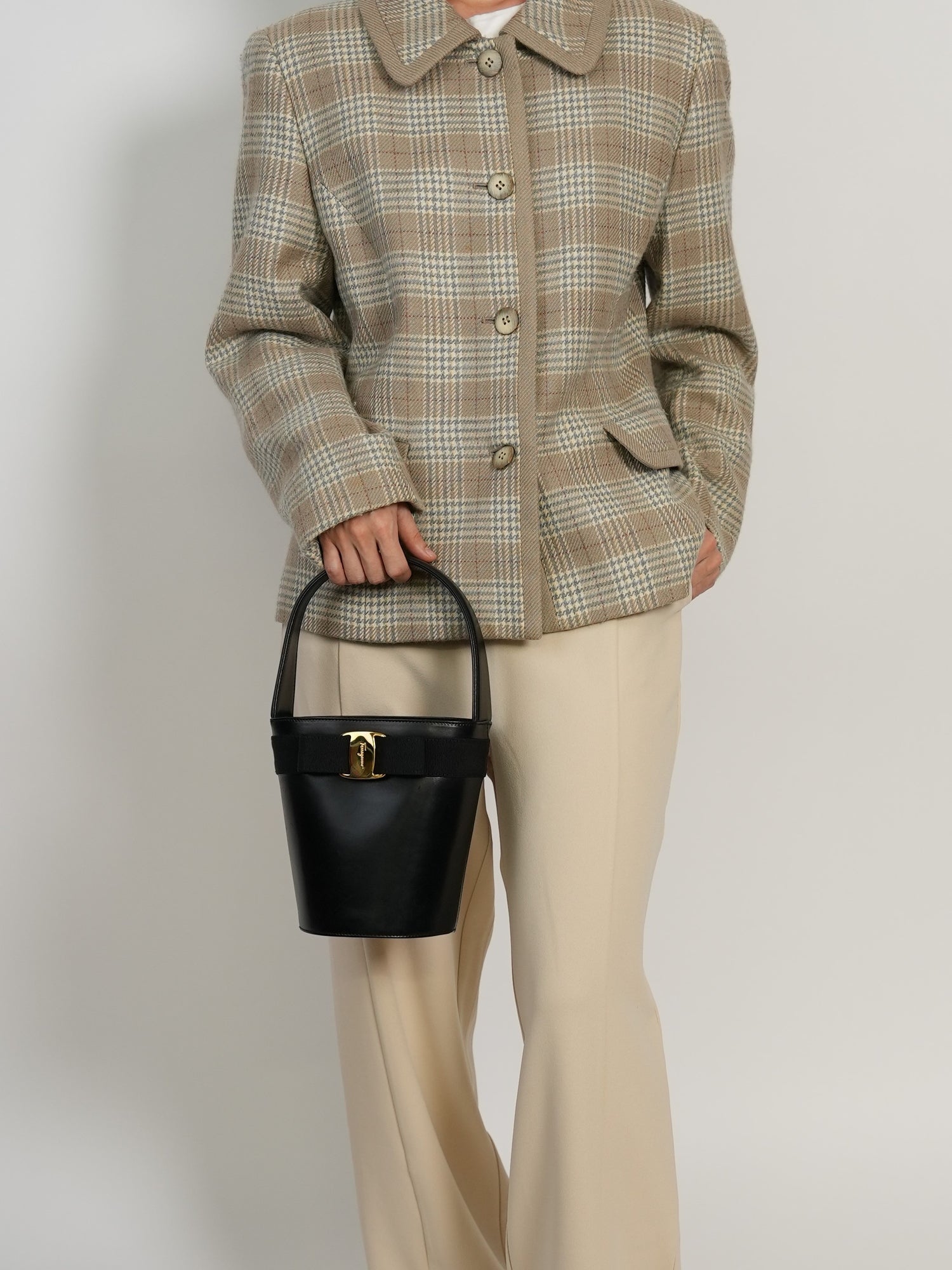 Salvatore Ferragamo ヴァラ バケツバッグ