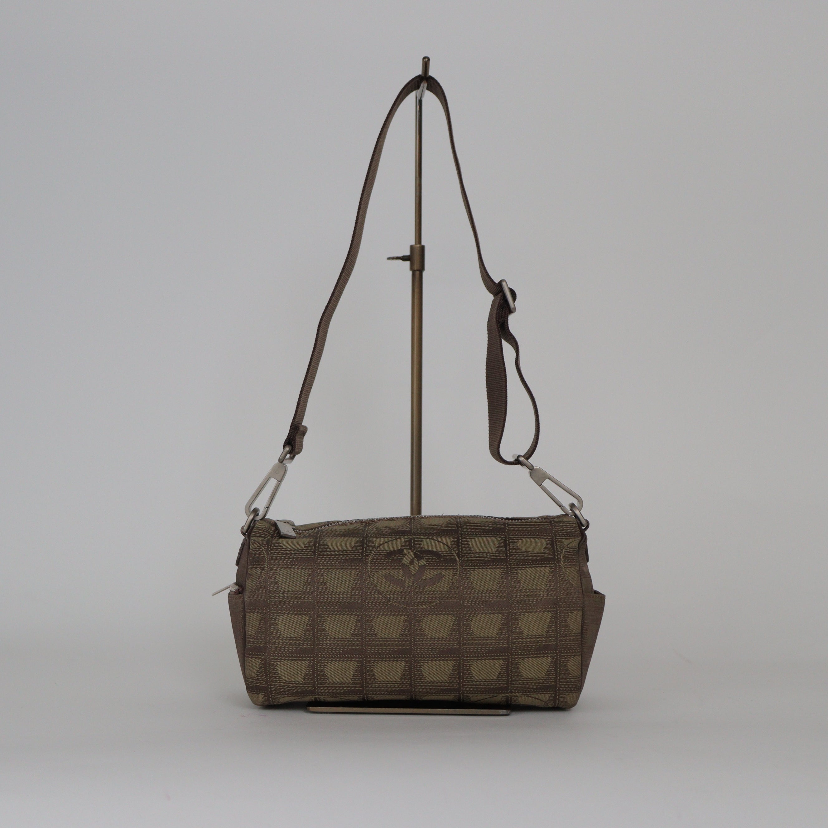 CHANEL ニュートラベルライン 筒型ショルダーバッグ