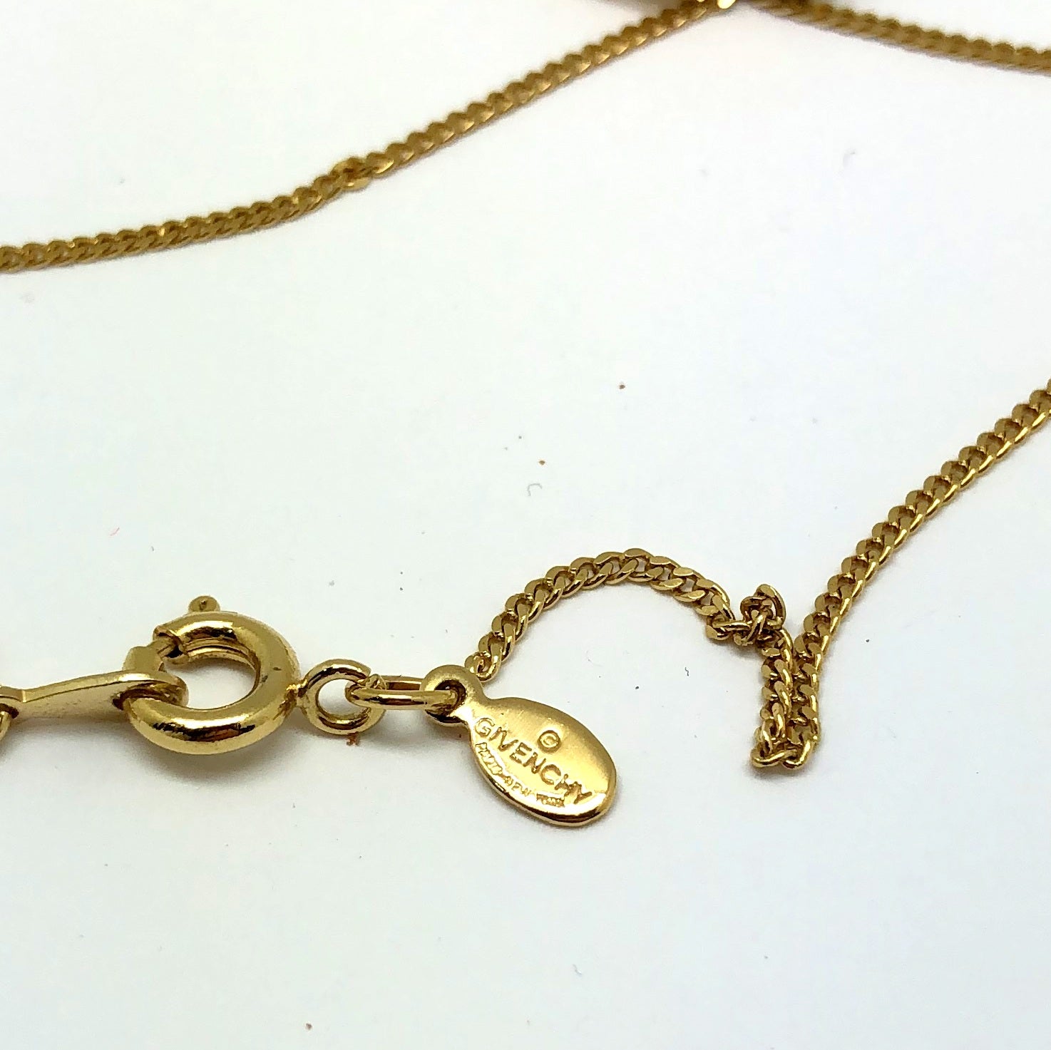 GIVENCHY ラインストーン ロゴネックレス