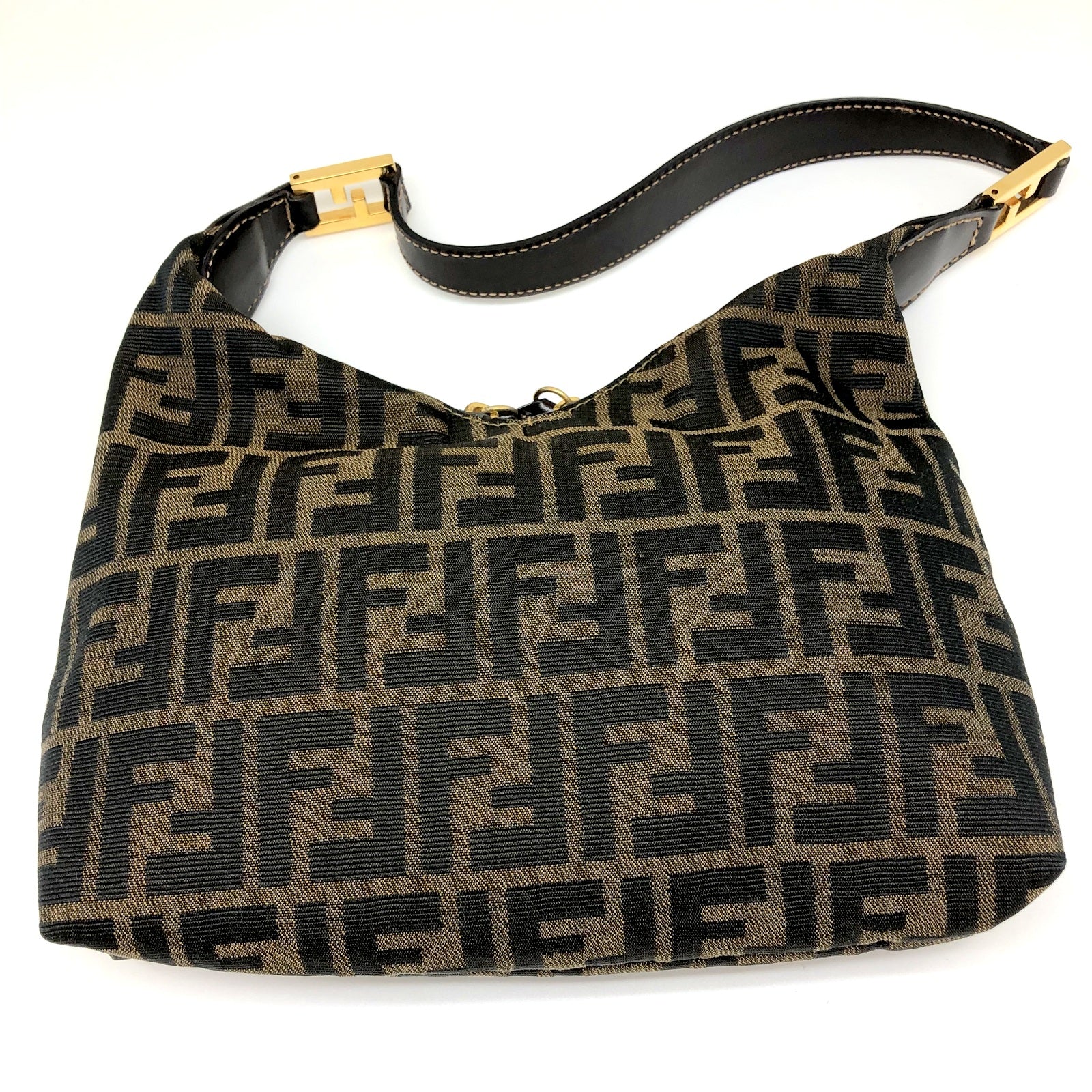 FENDI V字ファスナーショルダーバッグ ズッカ柄