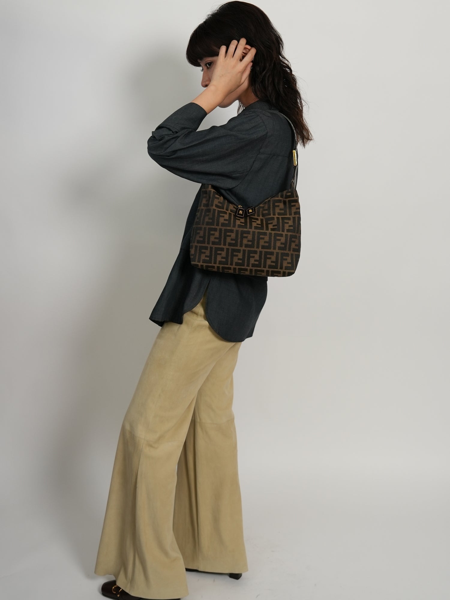 FENDI V字ファスナーショルダーバッグ ズッカ柄