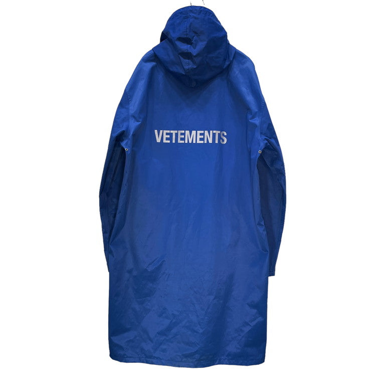 VETEMENTS 18AW Oversized hooded raincoat