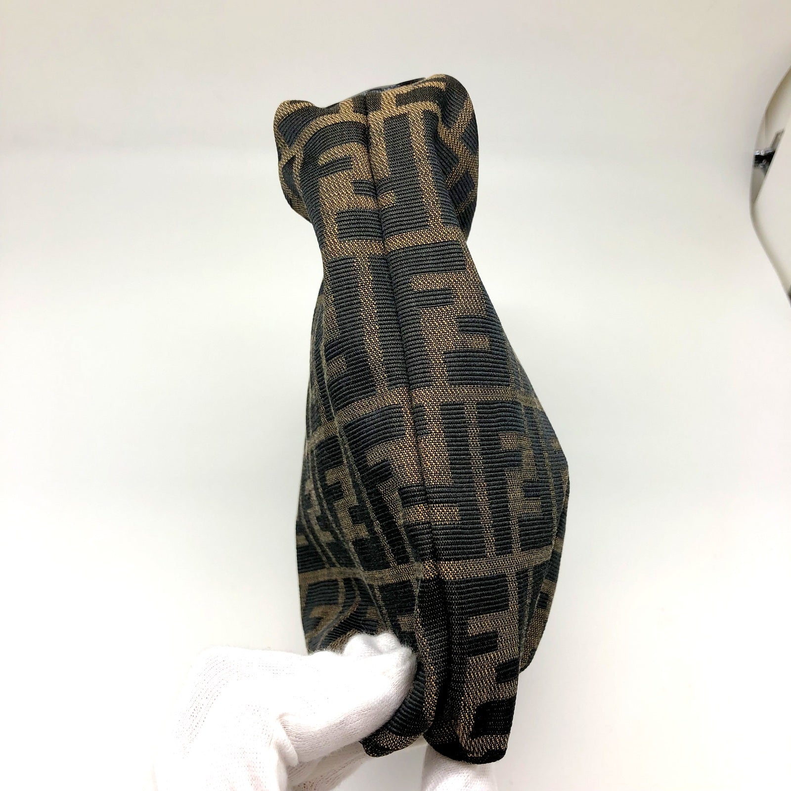 FENDI V字ファスナーショルダーバッグ ズッカ柄