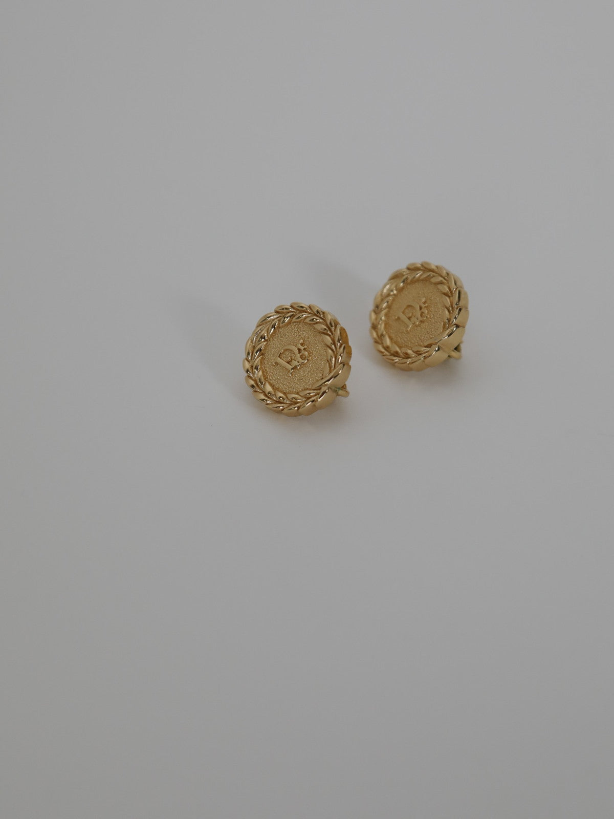 Christian Dior ロゴ イヤリング