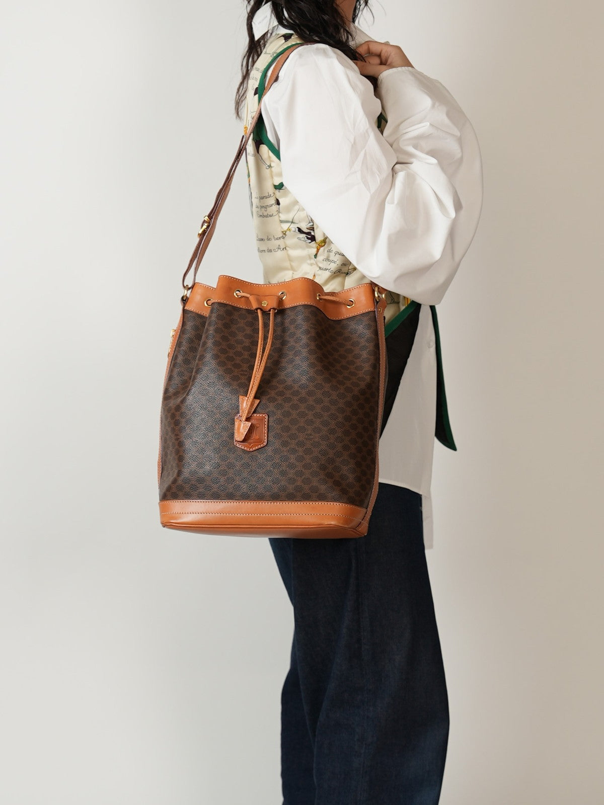 CELINE 巾着ショルダーバッグ マカダム