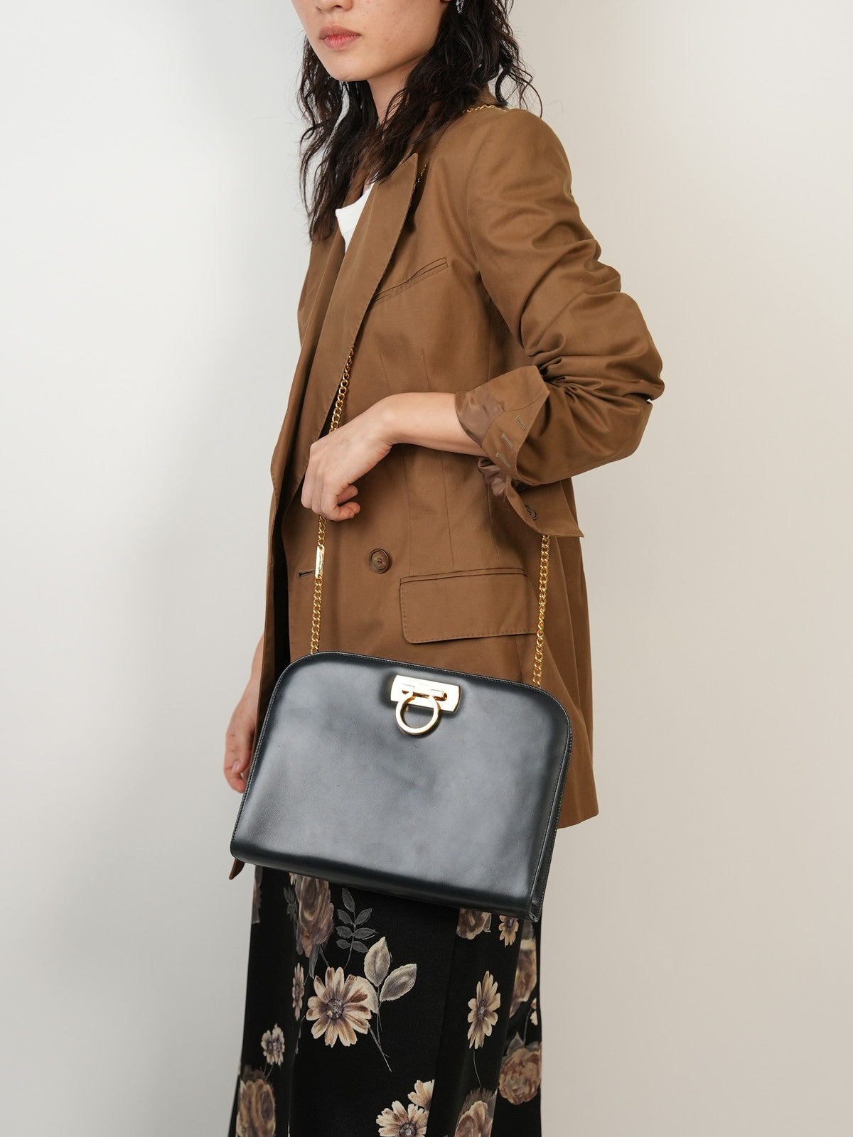 Salvatore Ferragamo チェーンショルダーバッグ 21-0587 ガンチーニ