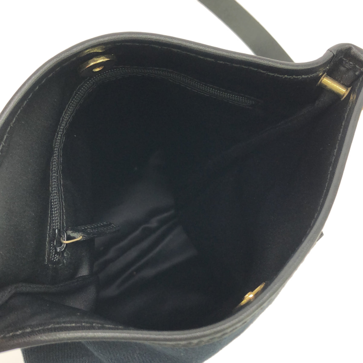 YVES SAINT LAURENT YVES SAINT LAURENT カハラ ショルダーバッグ