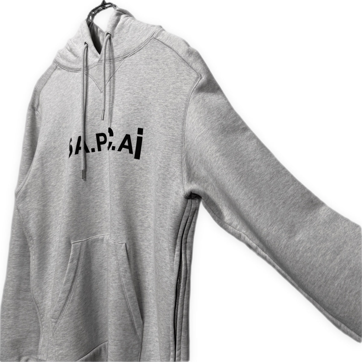 A.P.C. × sacai 21SS HOODIE TAIYO サイドジップデザインロゴプリントスウェットプルオーバーパーカー フーディ トップス 21E2-C0E0N-M27655 アーペーセー サカイ メンズ