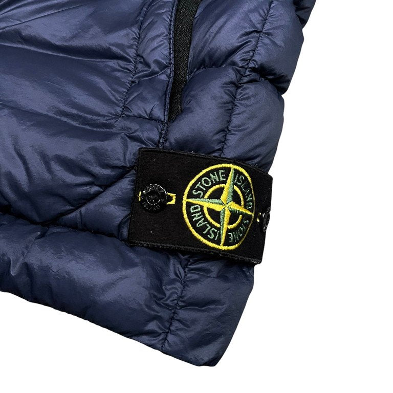 STONE ISLAND GARMENT DYED MICRO YARN DOWN VEST ナイロン製品染めスタンドカラーダウンベスト ノースリーブ ジャケット ブルゾン コート アウター 中綿 ストーンアイランド メンズ