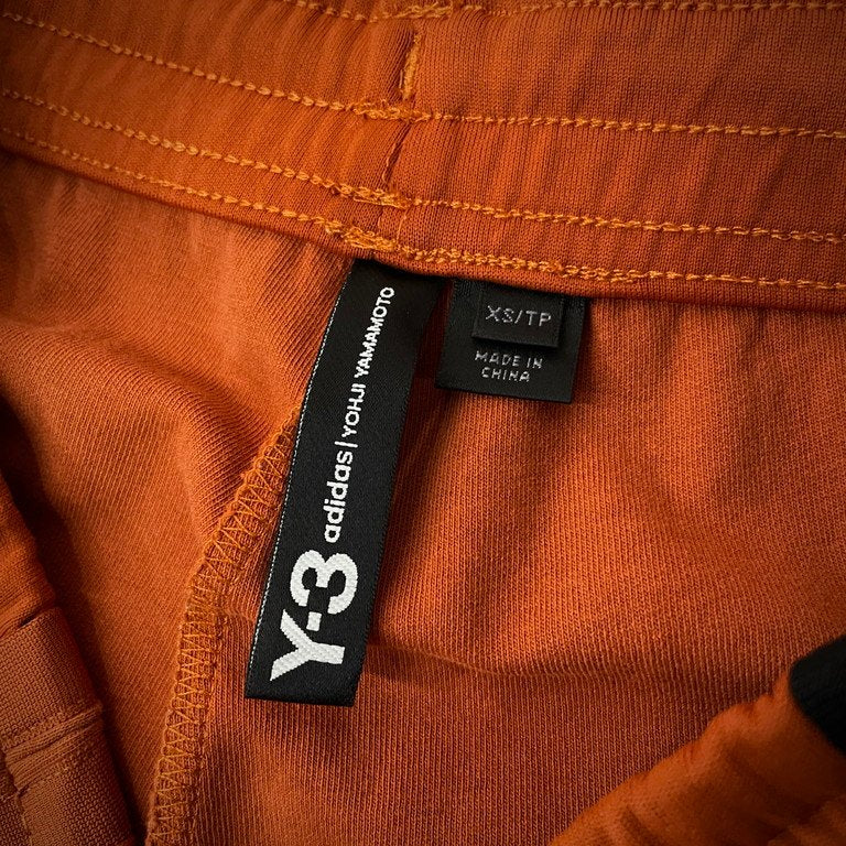Y-3 スリーストライプイージートラックパンツ オレンジ ジャージ 側章 ライン ドローストリング ボトムス Yohji Yamamoto adidas ワイスリー ヨウジヤマモト アディダス メンズ レディース ユニセックス
