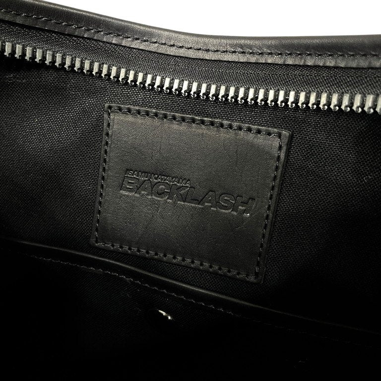 ISAMU KATAYAMA BACKLASH 23SS GUIDI CALF SHOULDER BAG グイディカーフレザーショルダーバッグ 鞄 カバン 143_08_BLK 定価69,300円 イサムカタヤマ バックラッシュ