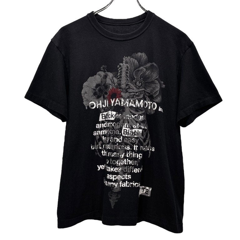 S'YTE Yohji Yamamoto ボーンフラワーメッセージプリントクルーネックカットソー Tシャツ Tee T-shirt 半袖 KUME.JP 久米繊維工業 トップス サイト ヨウジヤマモト メンズ レディース ユニセックス