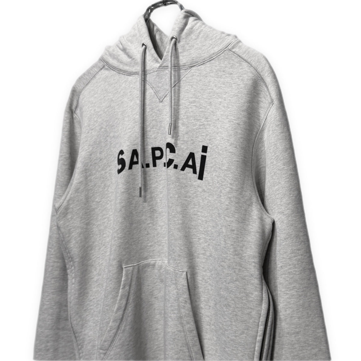 A.P.C. × sacai 21SS HOODIE TAIYO サイドジップデザインロゴプリントスウェットプルオーバーパーカー フーディ トップス 21E2-C0E0N-M27655 アーペーセー サカイ メンズ