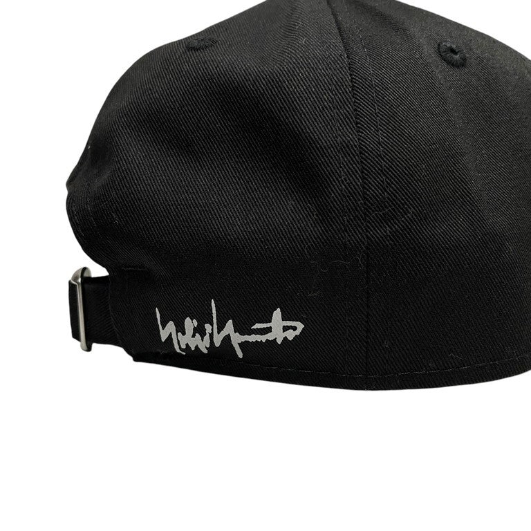 ISAMU KATAYAMA BACKLASH × YOHJI YAMAMOTO × NEW ERA 9THIRTYロゴ刺繡キャップ 帽子 ヘッドウェア イサムカタヤマバックラッシュ ヨウジヤマモトプールオム ニューエラ コラボ メンズ