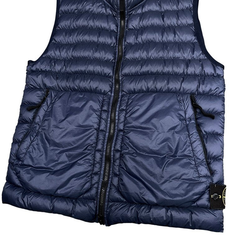 STONE ISLAND GARMENT DYED MICRO YARN DOWN VEST ナイロン製品染めスタンドカラーダウンベスト ノースリーブ ジャケット ブルゾン コート アウター 中綿 ストーンアイランド メンズ