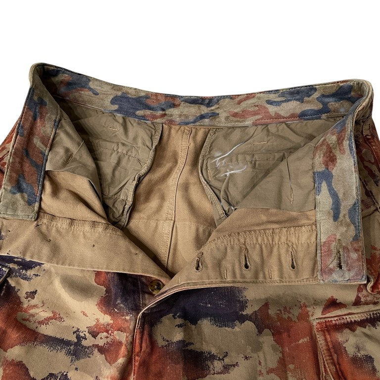 ISAMU KATAYAMA BACKLASH ハンドプリントカモフラージュカットオフカーゴパンツ 迷彩 総柄 ボトムス イサムカタヤマ バックラッシュ メンズ