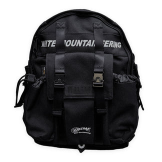 White Mountaineering × EASTPAK ワンタッチバックルマルチポケットバックパック リュックサック バッグ 鞄 カバン ロゴ ホワイトマウンテニアリング イーストパック メンズ