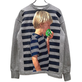 J.W. Anderson 23SS BOY WITH APPLE ボーイプリントアップル刺繍クルーネックスウェットシャツ ボーダー トップス トレーナー JW0069PG1225907 ジェイダブリューアンダーソン メンズ