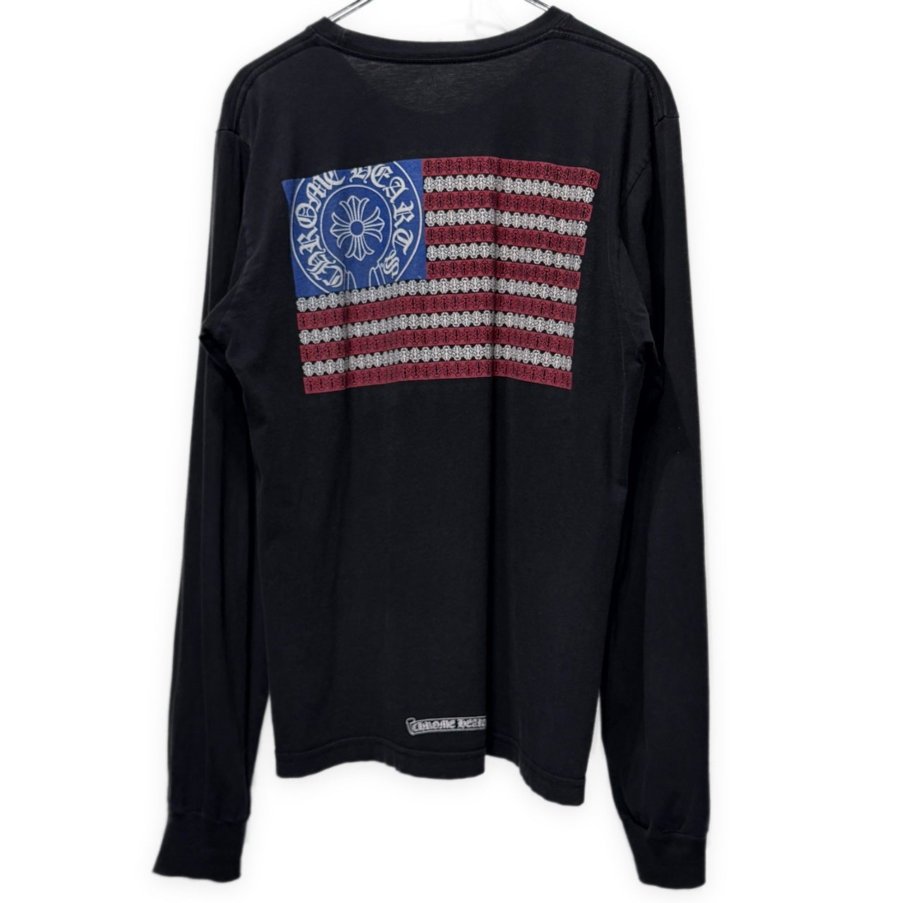 CHROME HEARTS American Flag Black Print Crewneck T-Shirt "Black/Red/Blue" アメリカ国旗風バックプリント袖リブポケットTシャツ Tee トップス 長袖 スクロールラベル ホースシュー クロムハーツ メンズ
