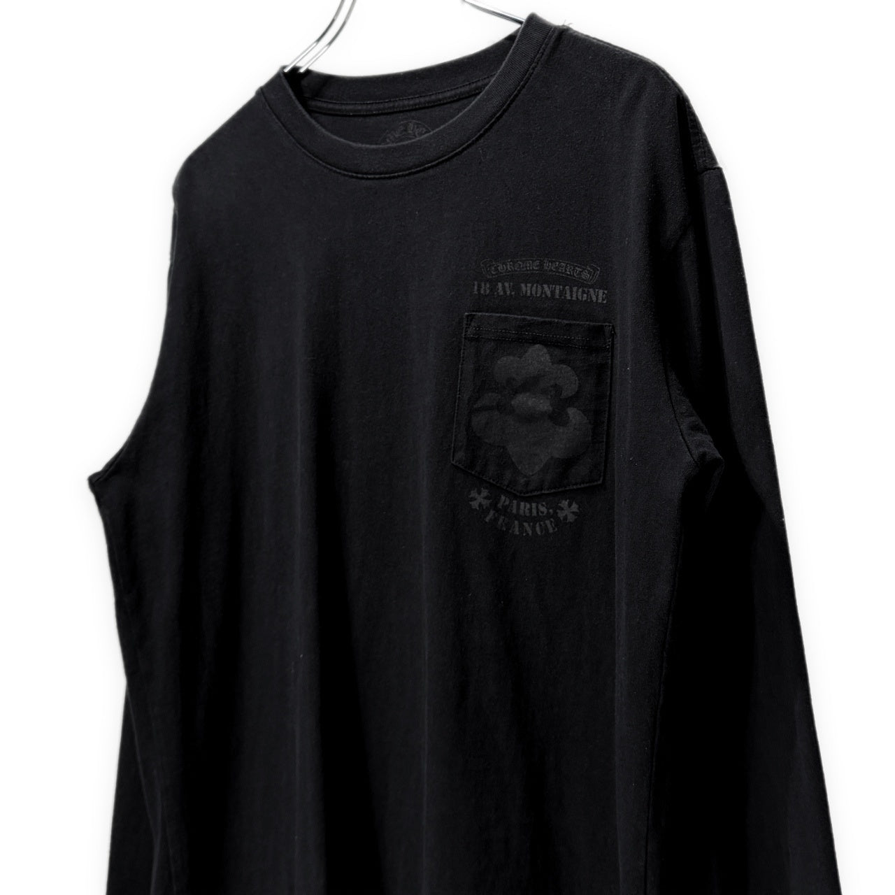 CHROME HEARTS 18 AV. Montaigne L S Tee Long Sleeve パリ直営店限定 BSフレアスクロールラベルプリント袖リブポケットTシャツ カットソー トップス CHロゴ 長袖 クロムハーツ メンズ