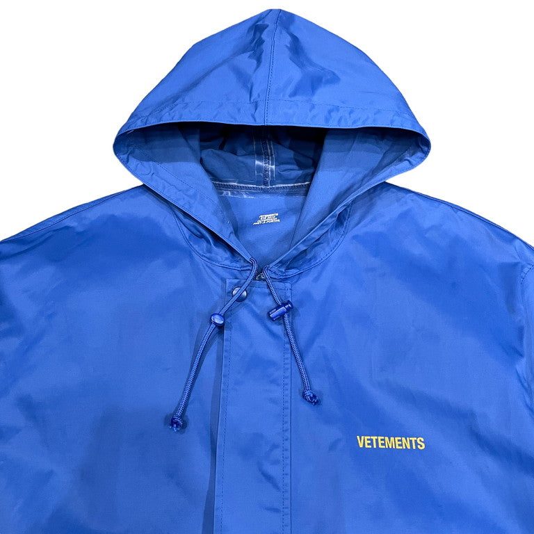 VETEMENTS 18AW Oversized hooded raincoat