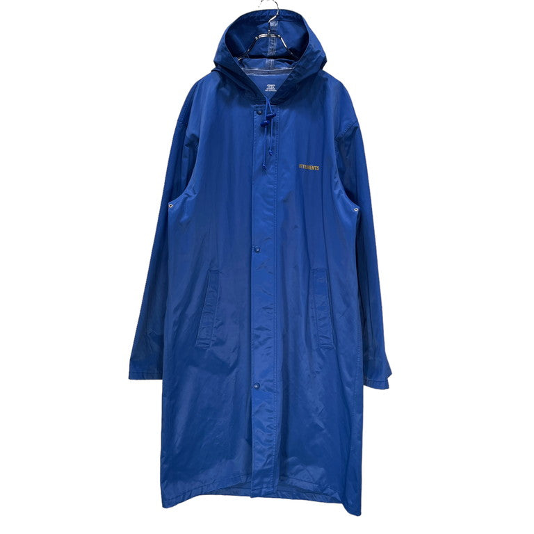 VETEMENTS 18AW Oversized hooded raincoat